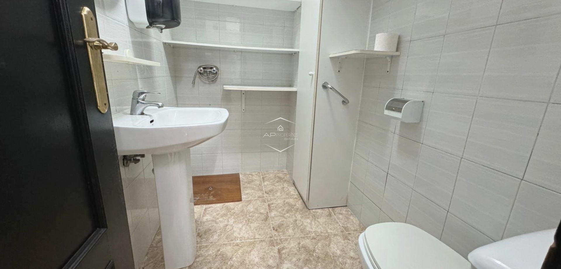 Resale - Commercial premises / Commercial unit / Retail space -
Guardamar del Segura - Guardamar del Seguras*