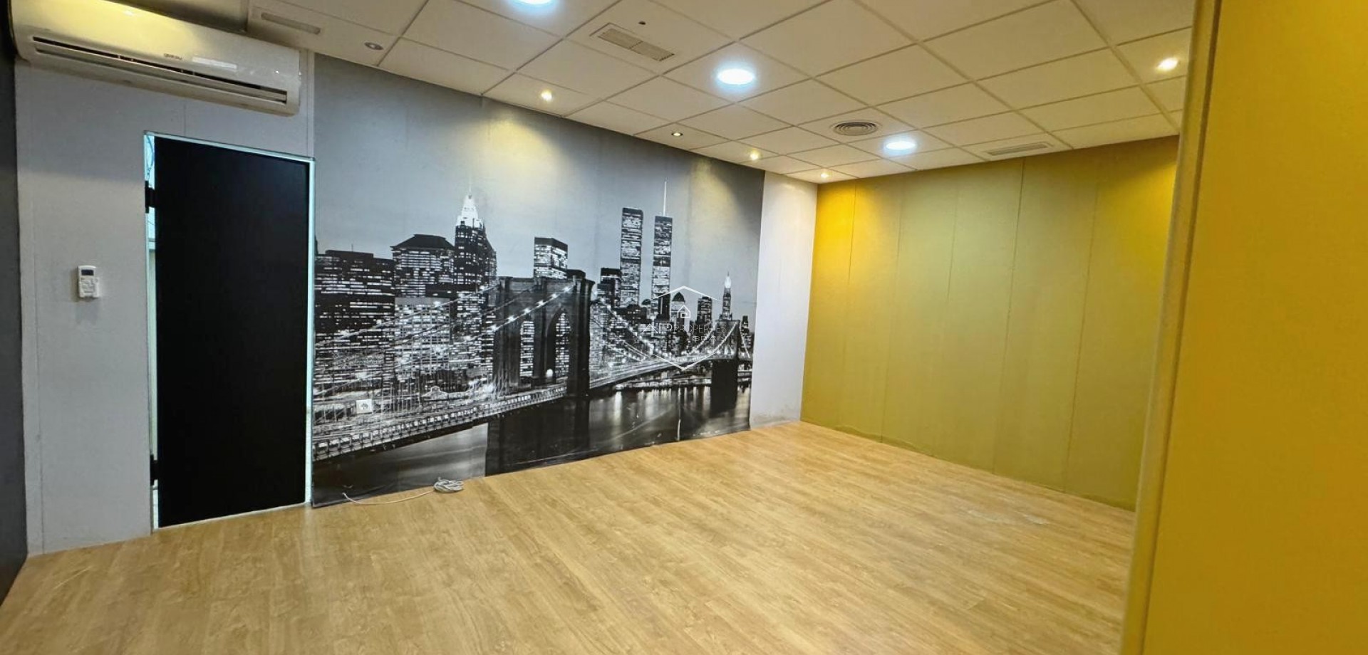 Resale - Commercial premises / Commercial unit / Retail space -
Guardamar del Segura - Guardamar del Seguras*