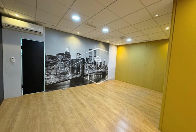 Resale - Commercial premises / Commercial unit / Retail space -
Guardamar del Segura - Guardamar del Seguras*