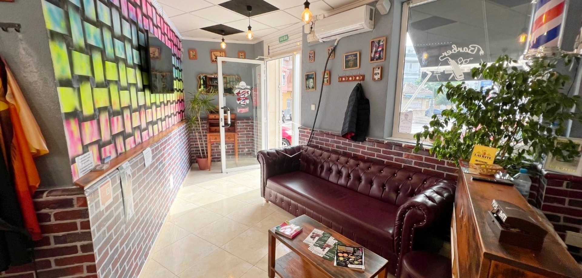 Resale - Commercial premises / Commercial unit / Retail space -
Guardamar del Segura - Guardamar pueblo