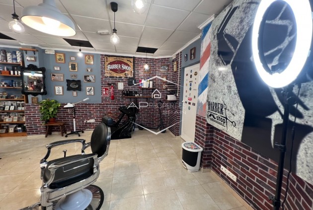 Resale - Commercial premises / Commercial unit / Retail space -
Guardamar del Segura - Guardamar pueblo