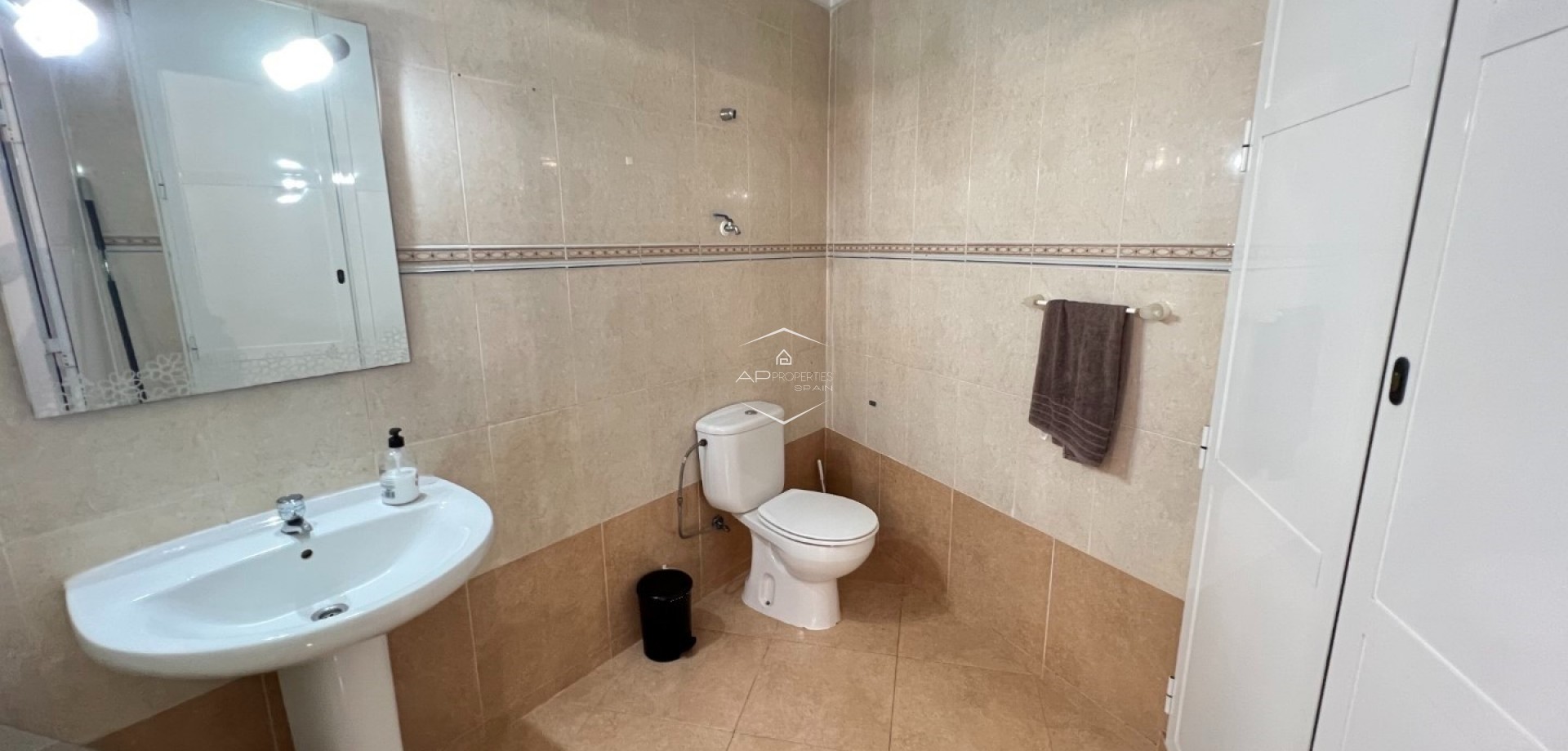 Resale - Commercial premises / Commercial unit / Retail space -
Guardamar del Segura - Guardamar pueblo