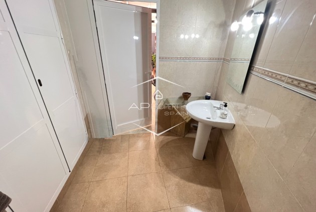 Resale - Commercial premises / Commercial unit / Retail space -
Guardamar del Segura - Guardamar pueblo