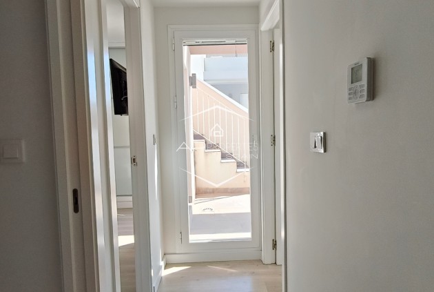 Reventa - Villa - Semi pareado -
Torrevieja