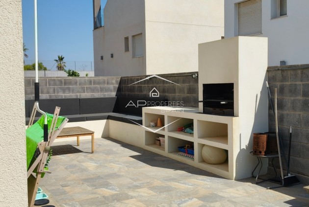 Reventa - Villa - Semi pareado -
Torrevieja