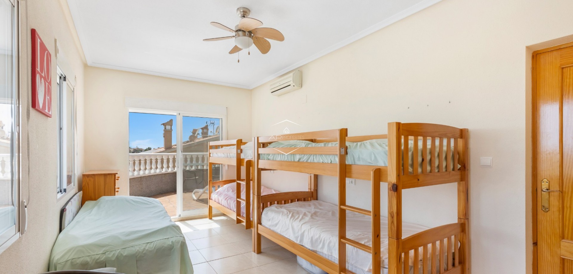 Odsprzedaż - Willa - Dom wolnostojący -
San Fulgencio