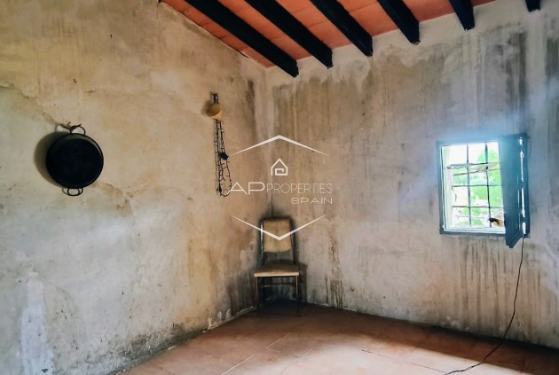 Herverkoop - Finca -
La Romana