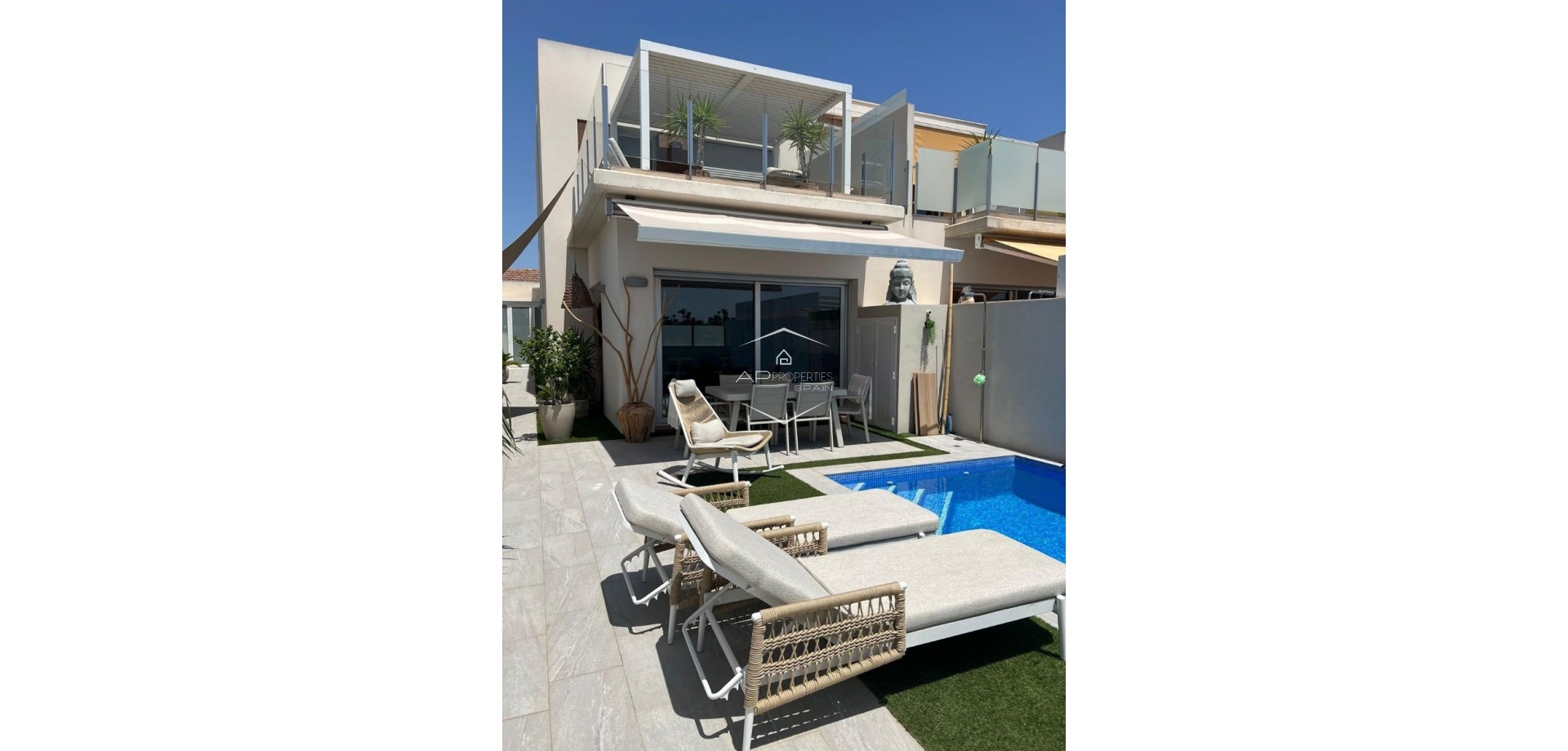 Reventa - Villa - Semi pareado -
Daya Nueva