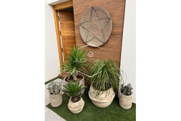 Reventa - Villa - Semi pareado -
Daya Nueva