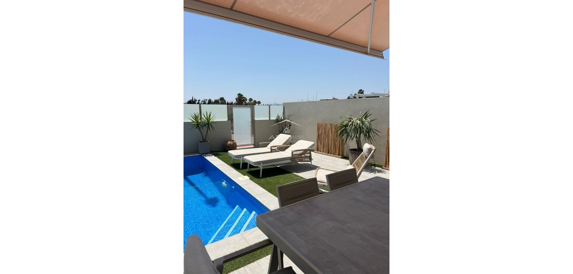 Reventa - Villa - Semi pareado -
Daya Nueva