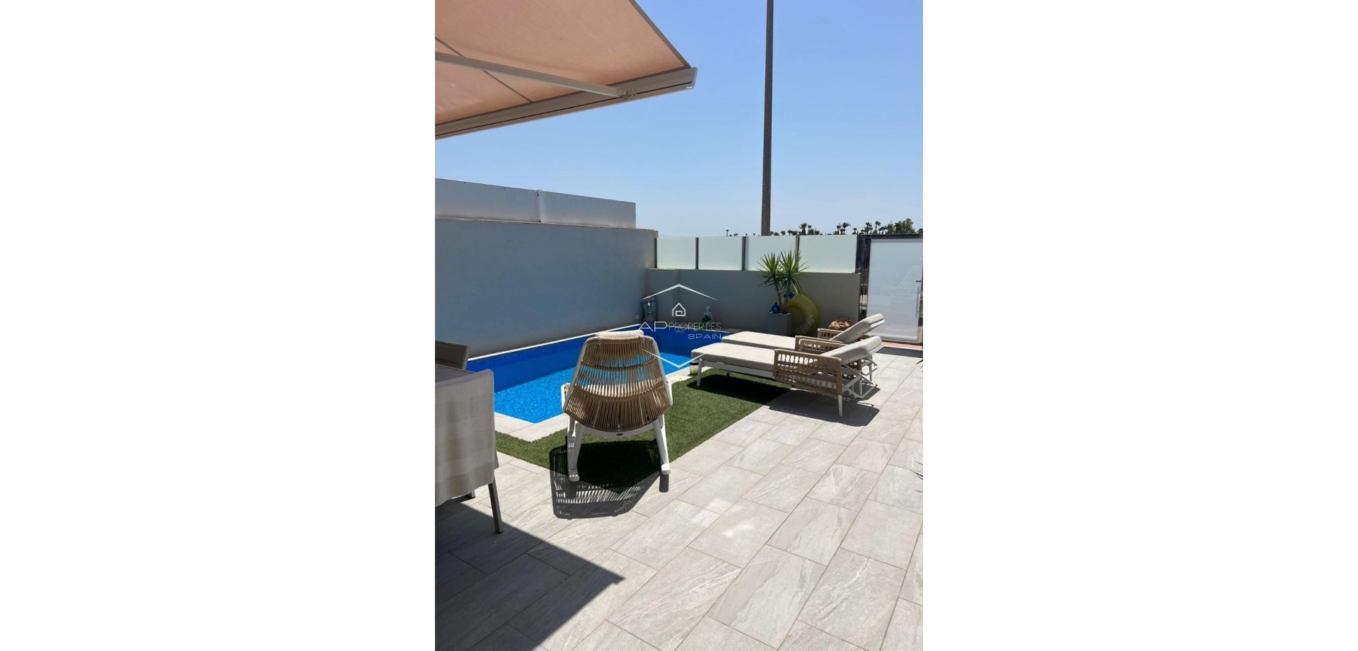 Reventa - Villa - Semi pareado -
Daya Nueva