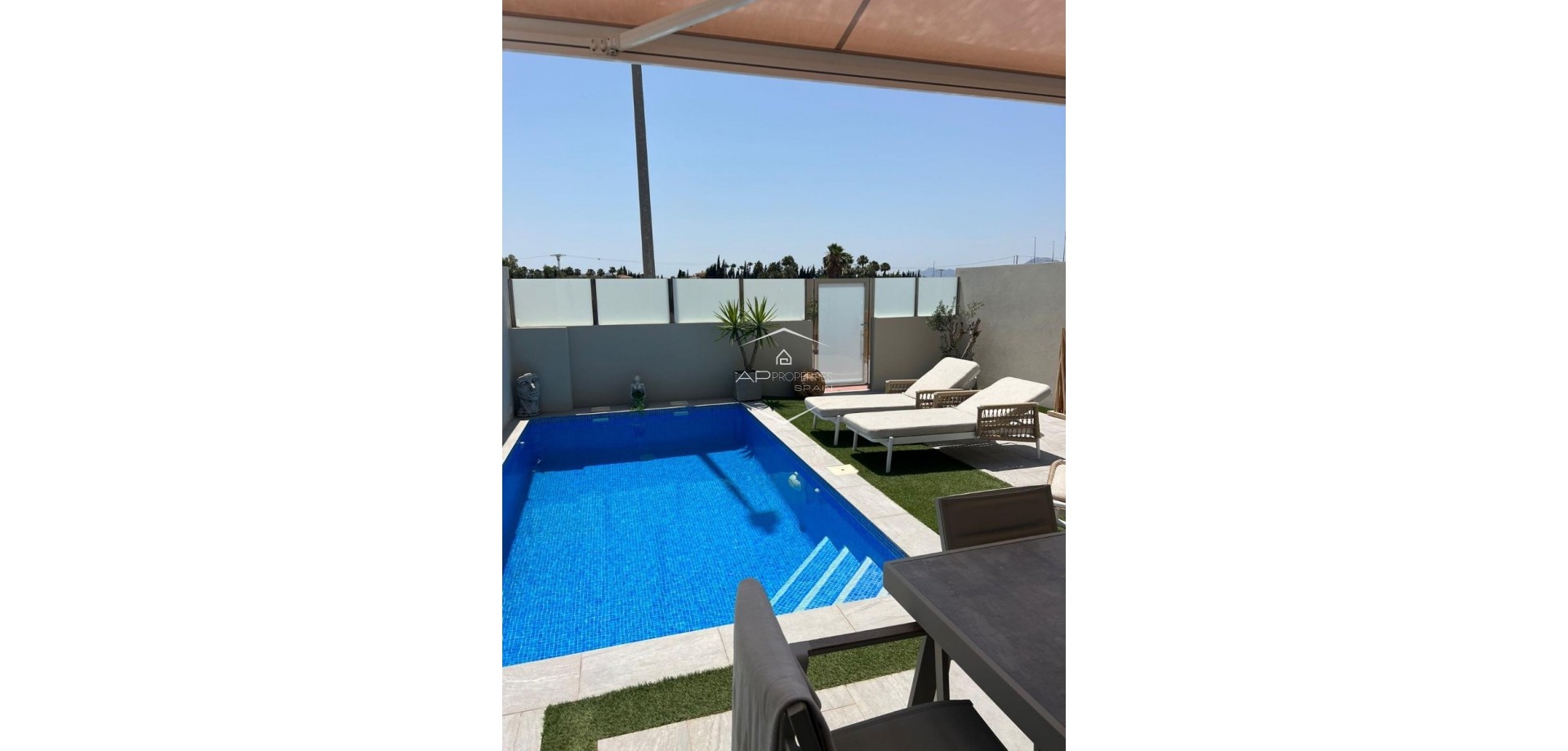 Reventa - Villa - Semi pareado -
Daya Nueva