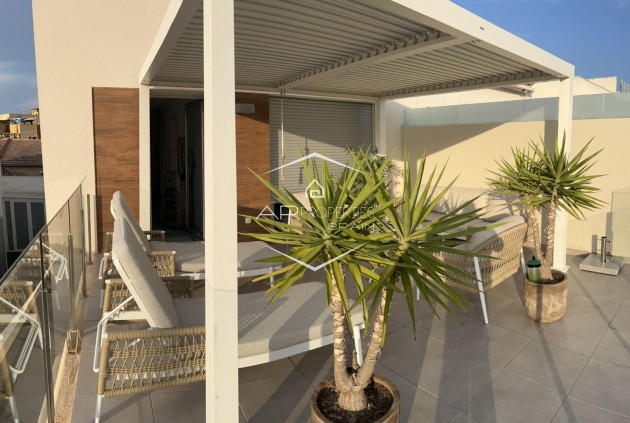 Reventa - Villa - Semi pareado -
Daya Nueva