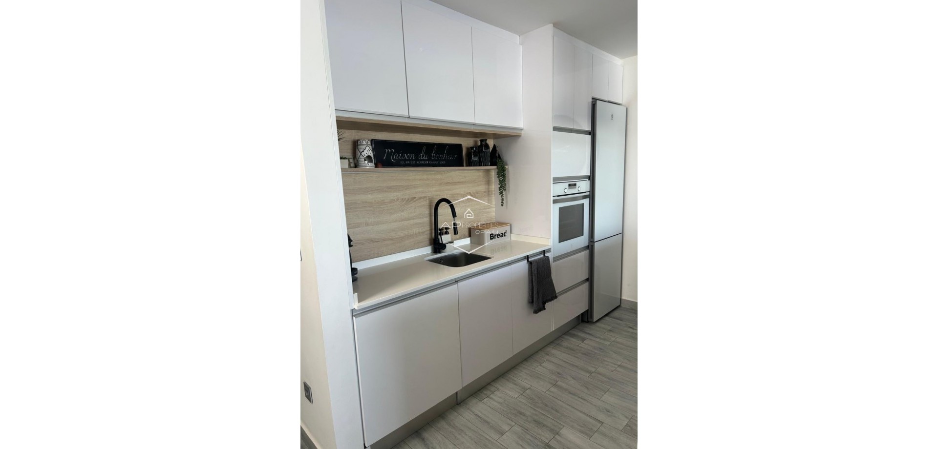 Reventa - Villa - Semi pareado -
Daya Nueva