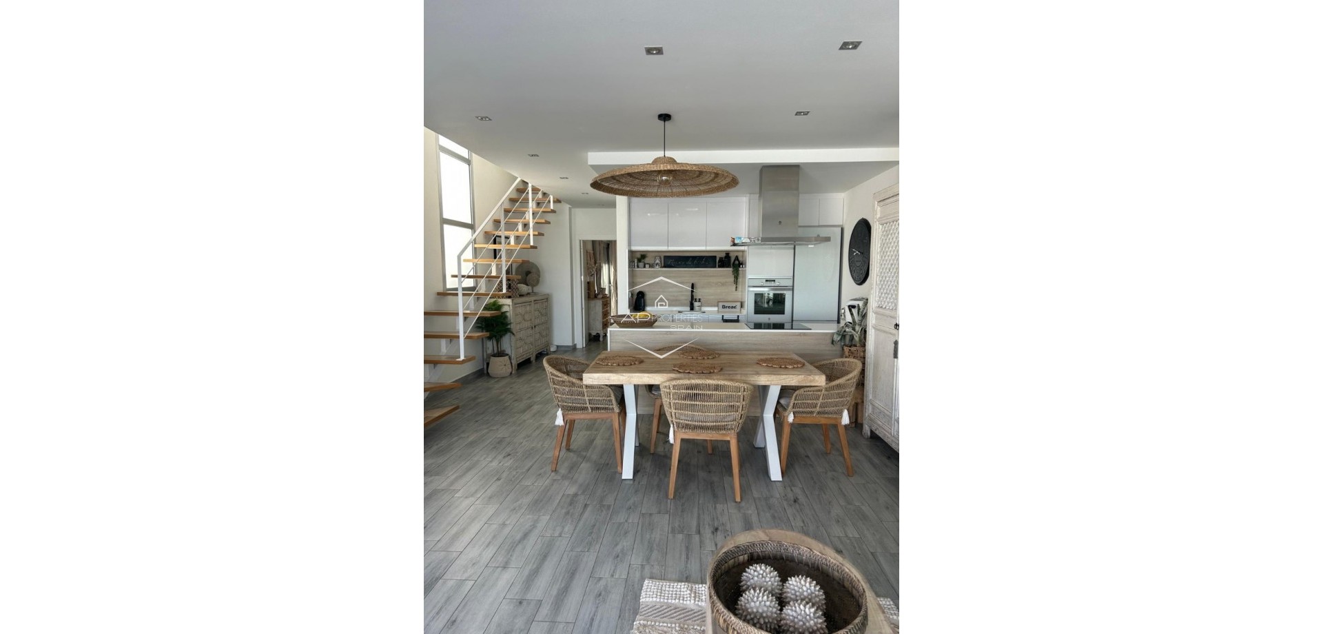 Reventa - Villa - Semi pareado -
Daya Nueva