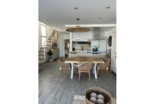 Reventa - Villa - Semi pareado -
Daya Nueva