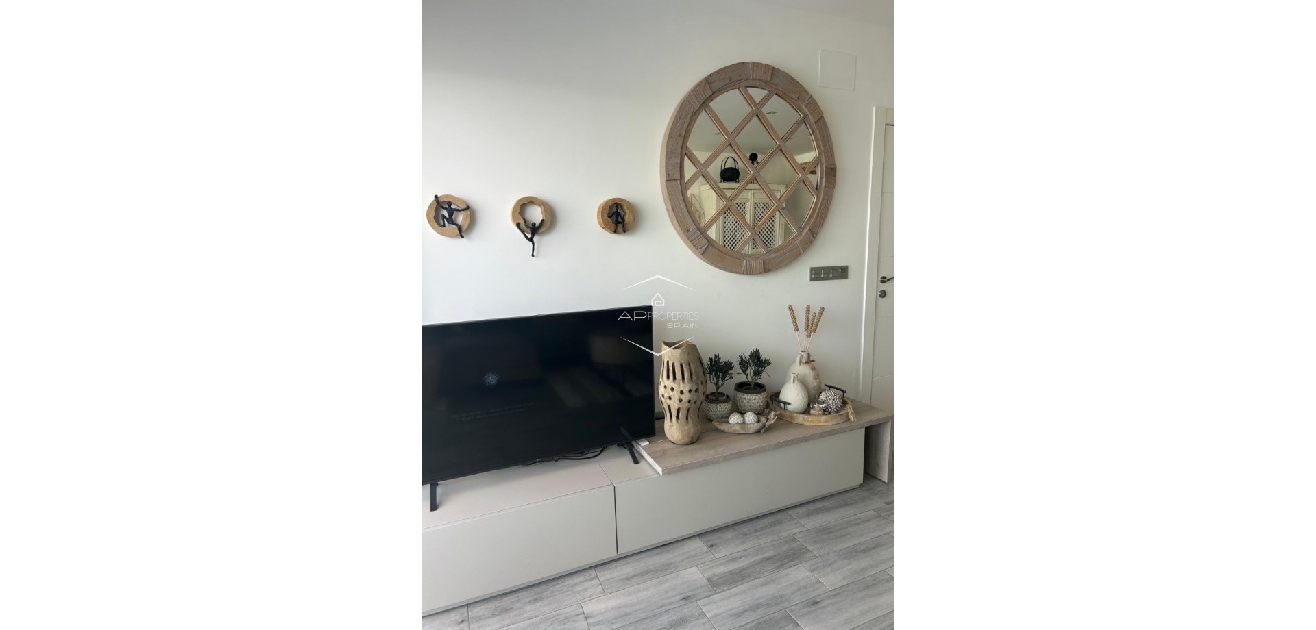 Reventa - Villa - Semi pareado -
Daya Nueva