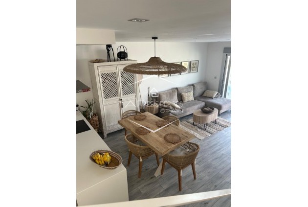 Reventa - Villa - Semi pareado -
Daya Nueva