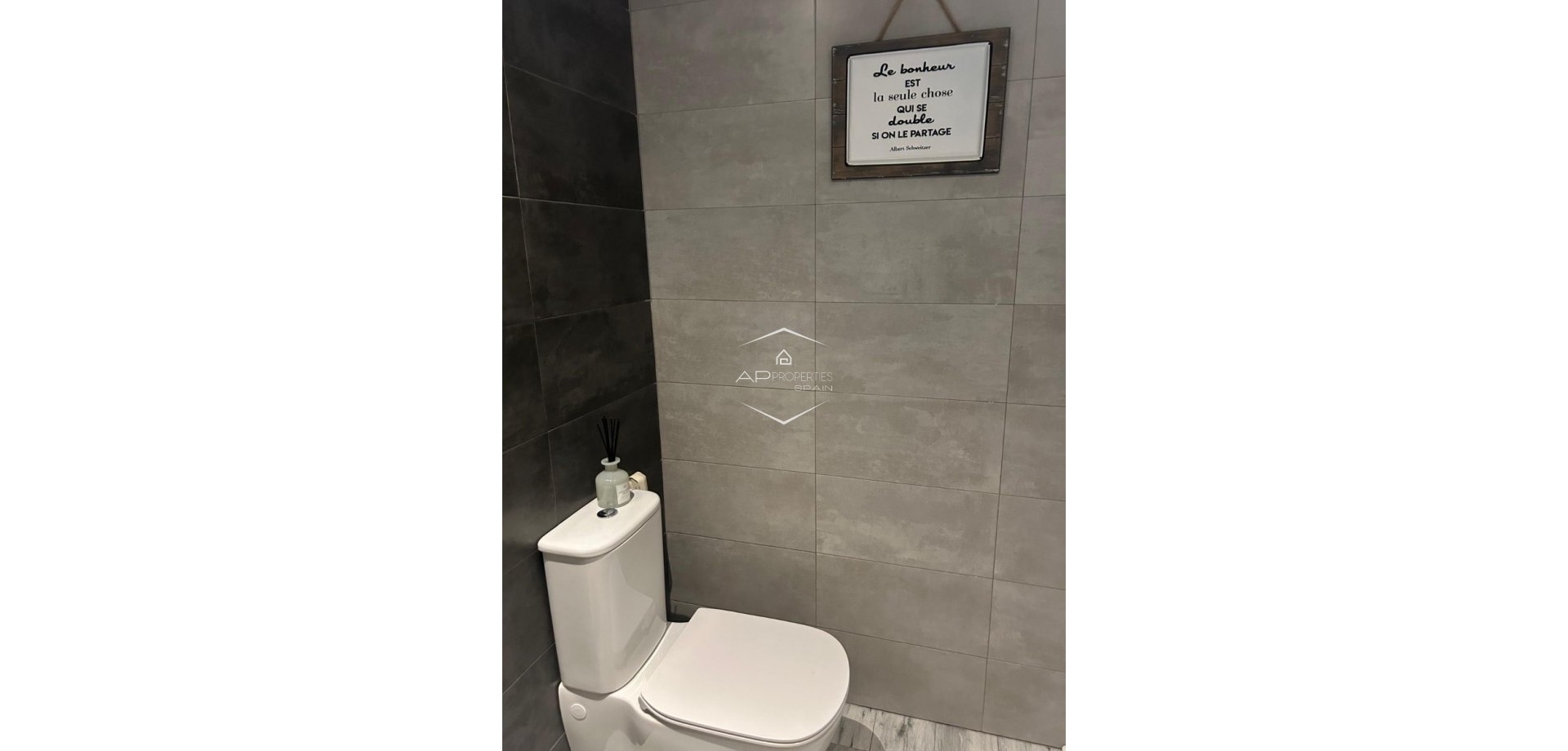 Reventa - Villa - Semi pareado -
Daya Nueva