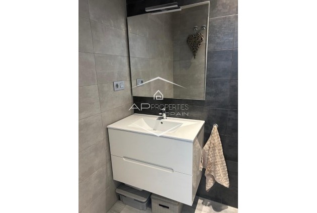 Reventa - Villa - Semi pareado -
Daya Nueva