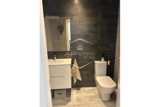 Reventa - Villa - Semi pareado -
Daya Nueva