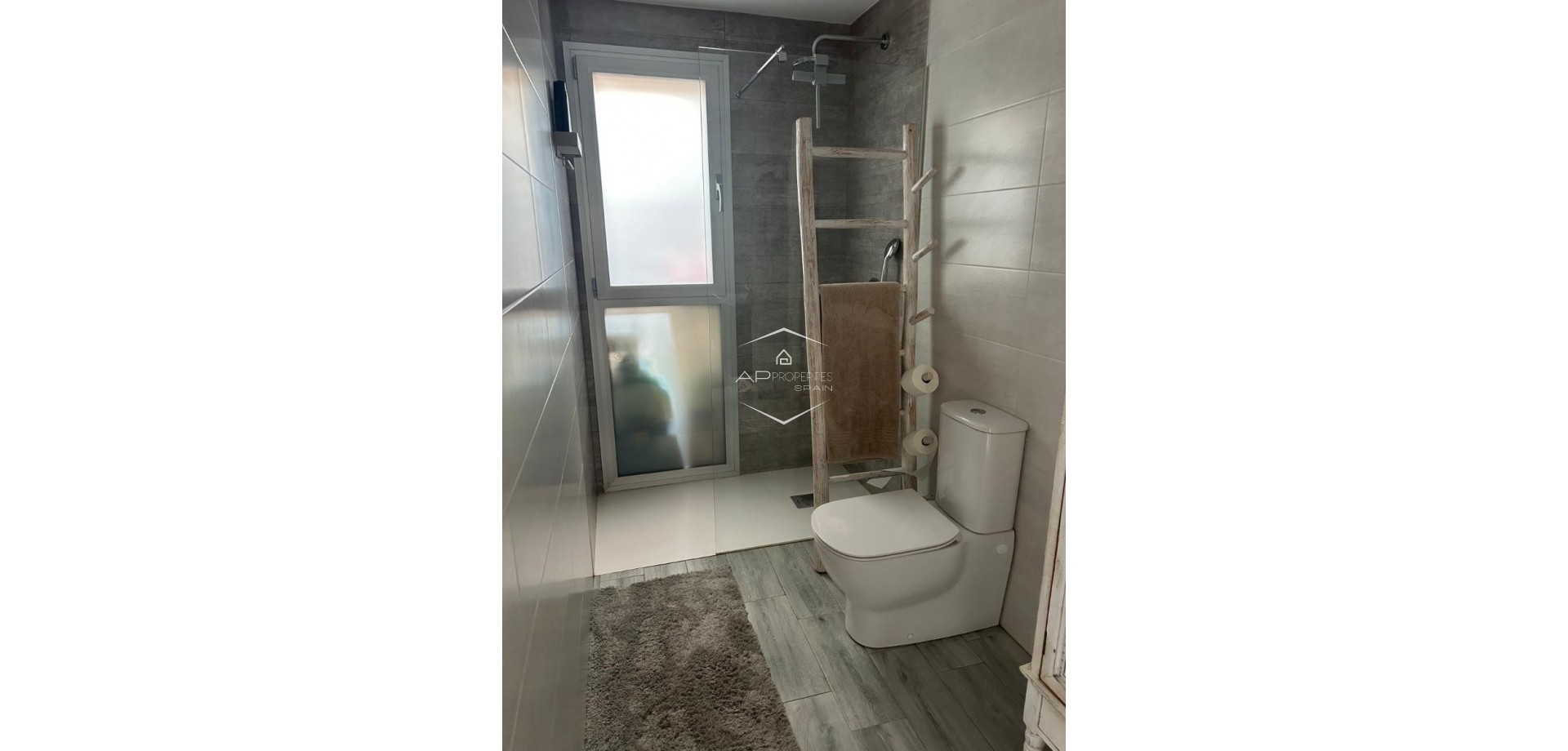 Reventa - Villa - Semi pareado -
Daya Nueva