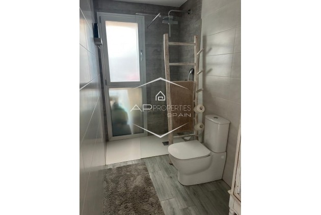 Reventa - Villa - Semi pareado -
Daya Nueva