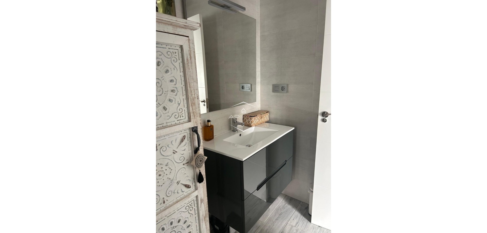 Reventa - Villa - Semi pareado -
Daya Nueva