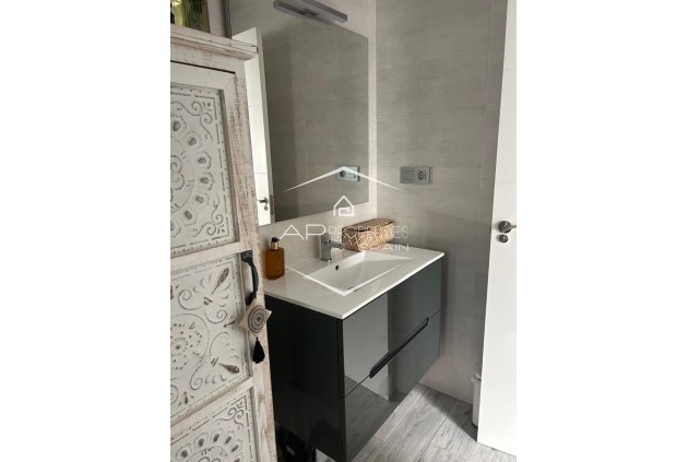 Reventa - Villa - Semi pareado -
Daya Nueva