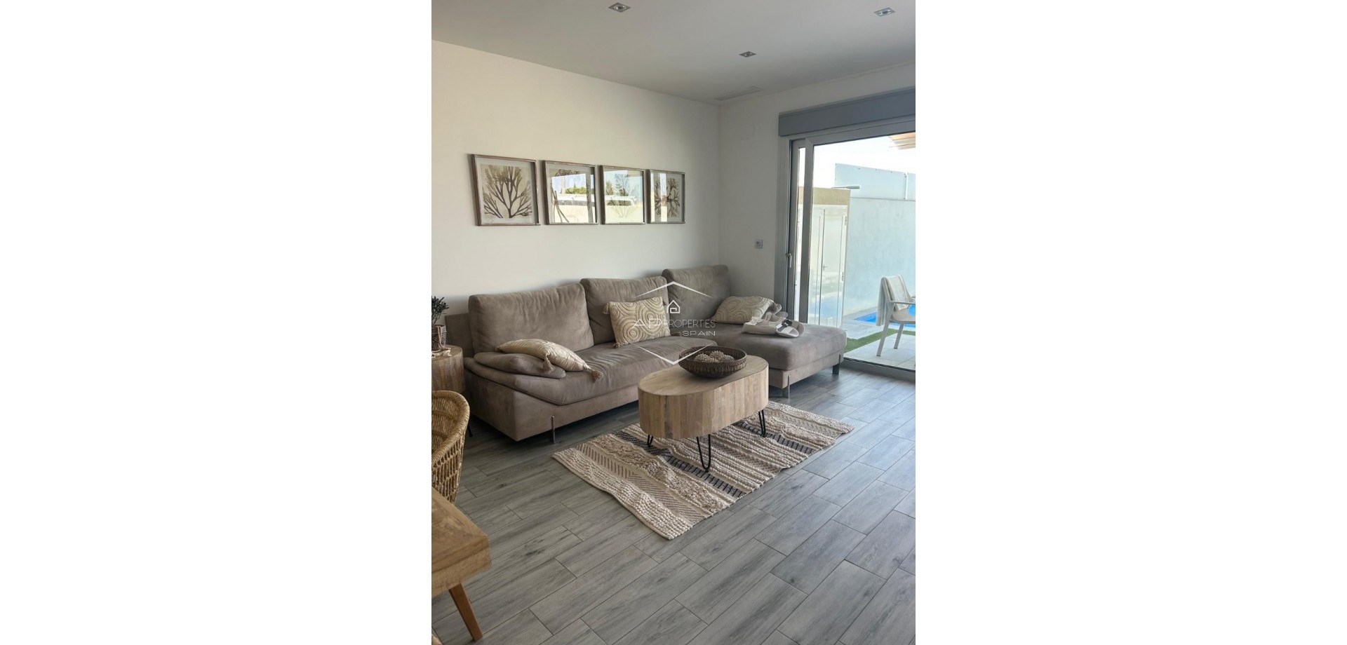 Reventa - Villa - Semi pareado -
Daya Nueva