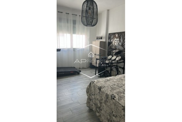 Reventa - Villa - Semi pareado -
Daya Nueva