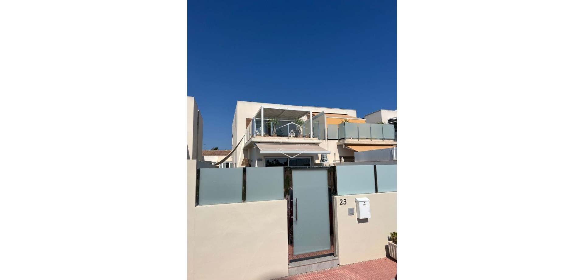 Reventa - Villa - Semi pareado -
Daya Nueva