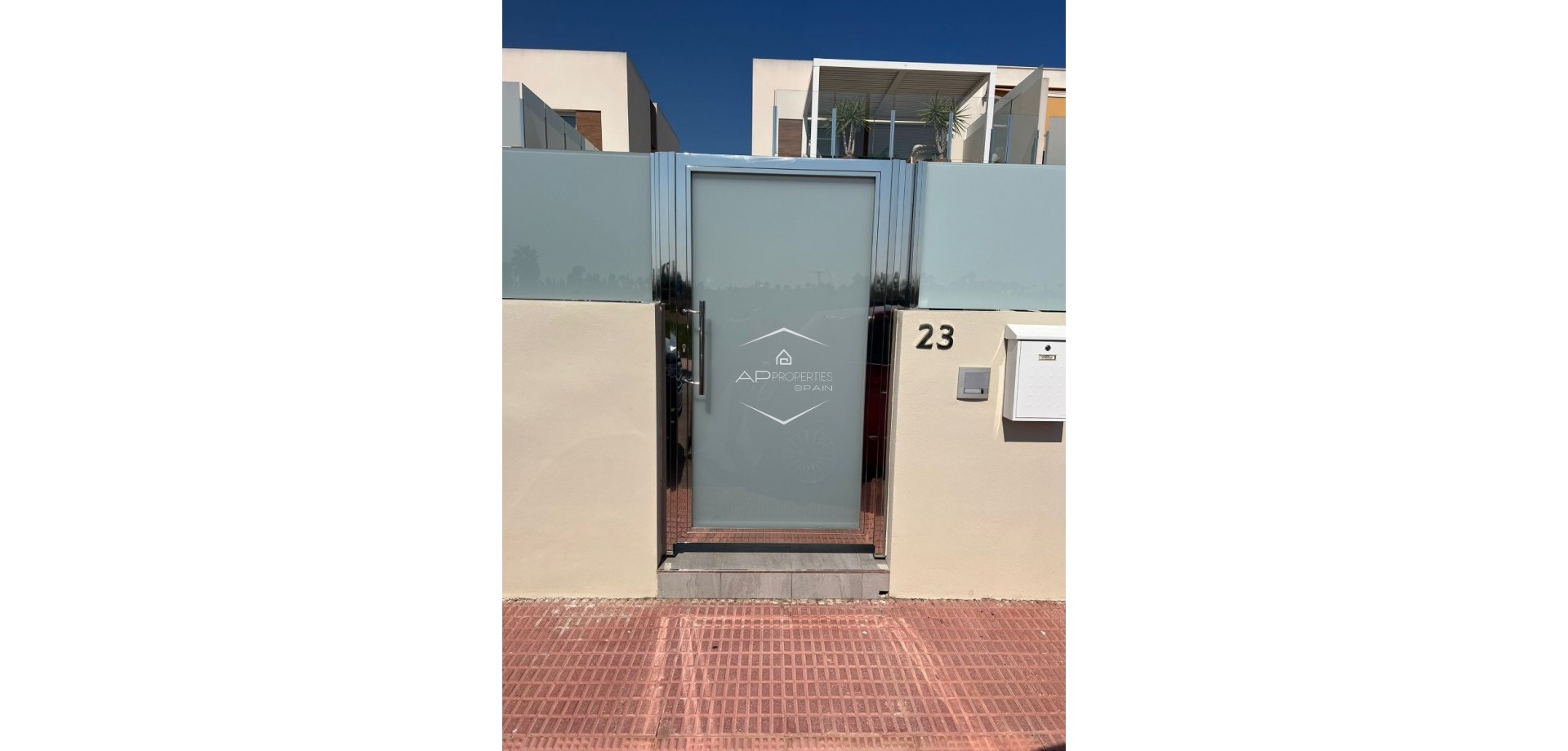 Reventa - Villa - Semi pareado -
Daya Nueva