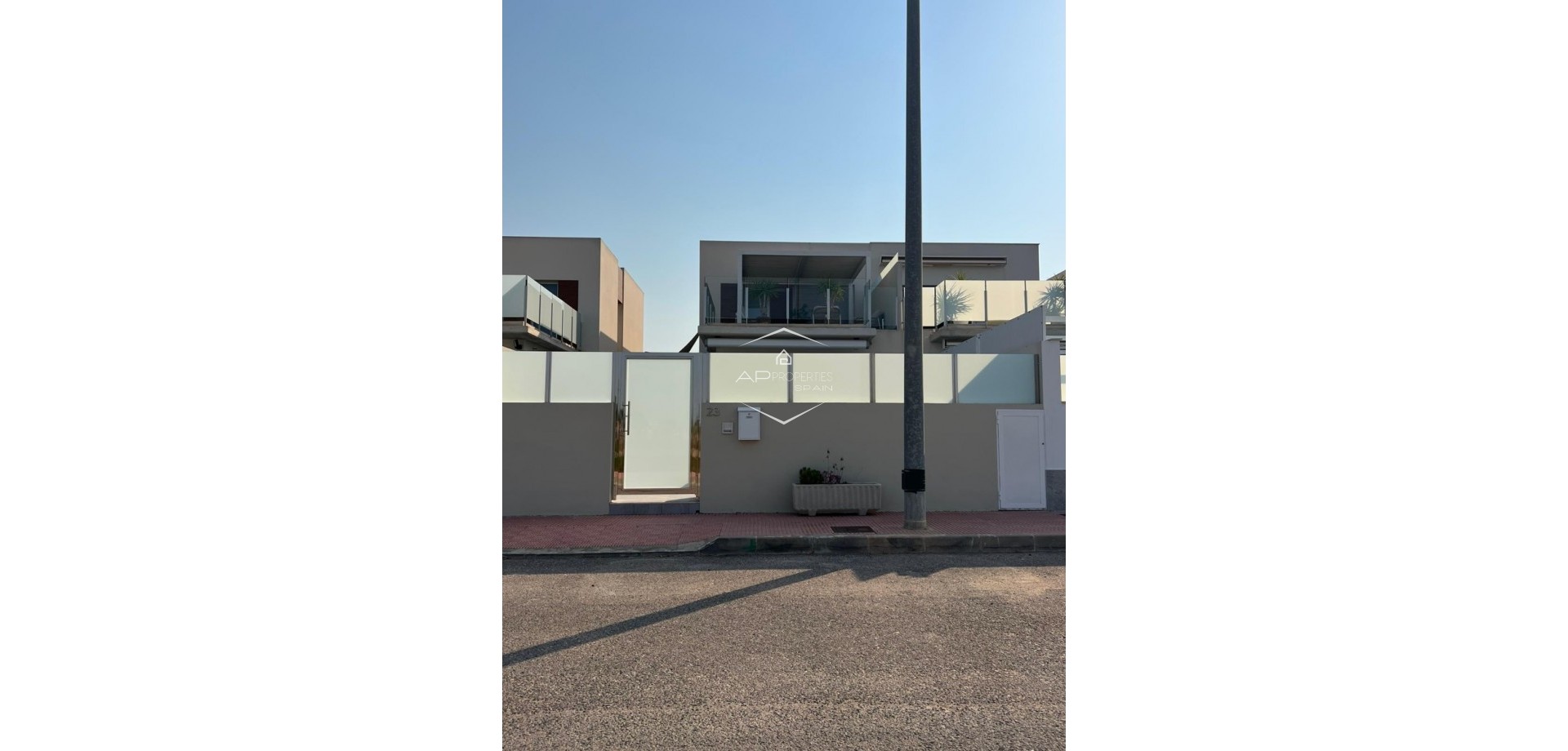 Reventa - Villa - Semi pareado -
Daya Nueva