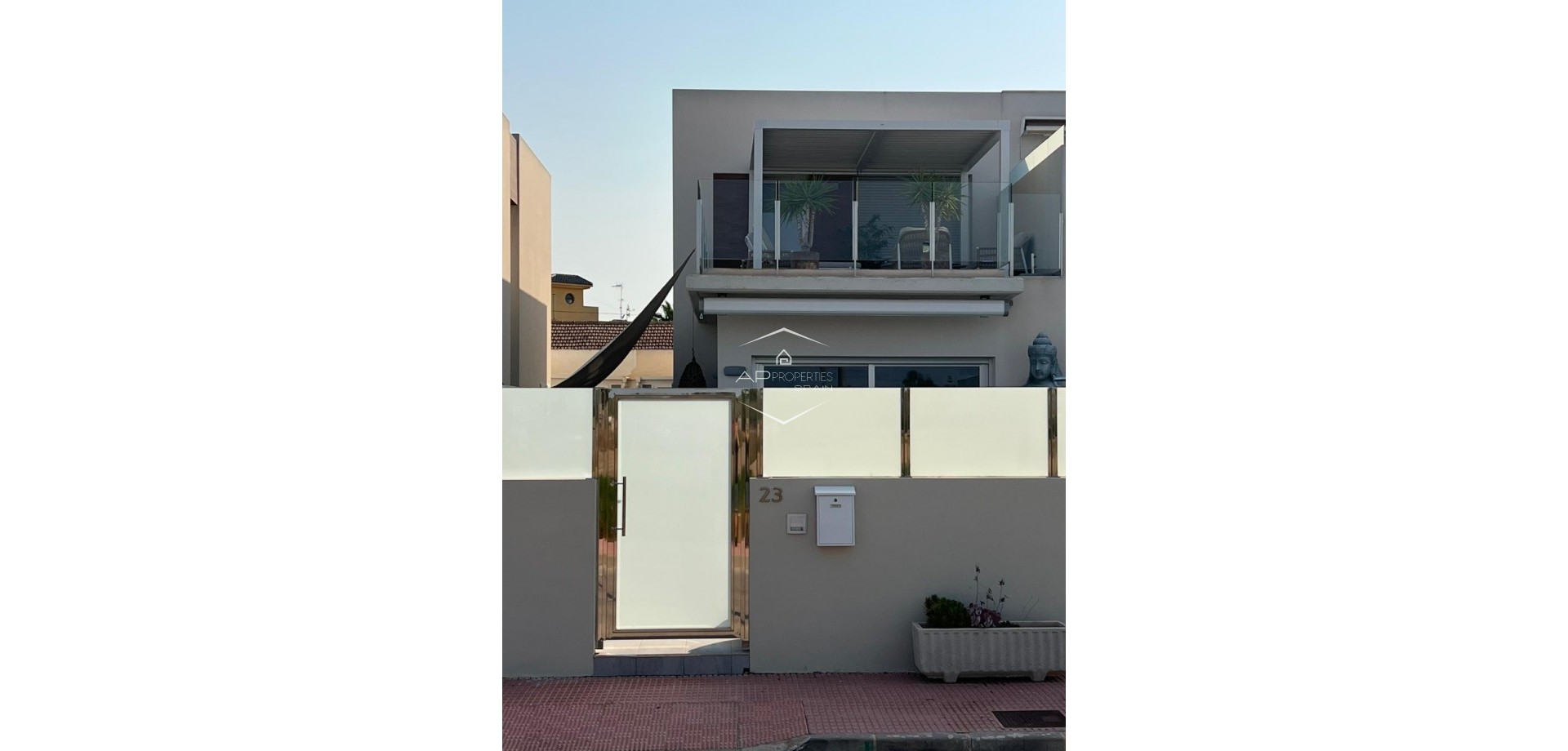 Reventa - Villa - Semi pareado -
Daya Nueva