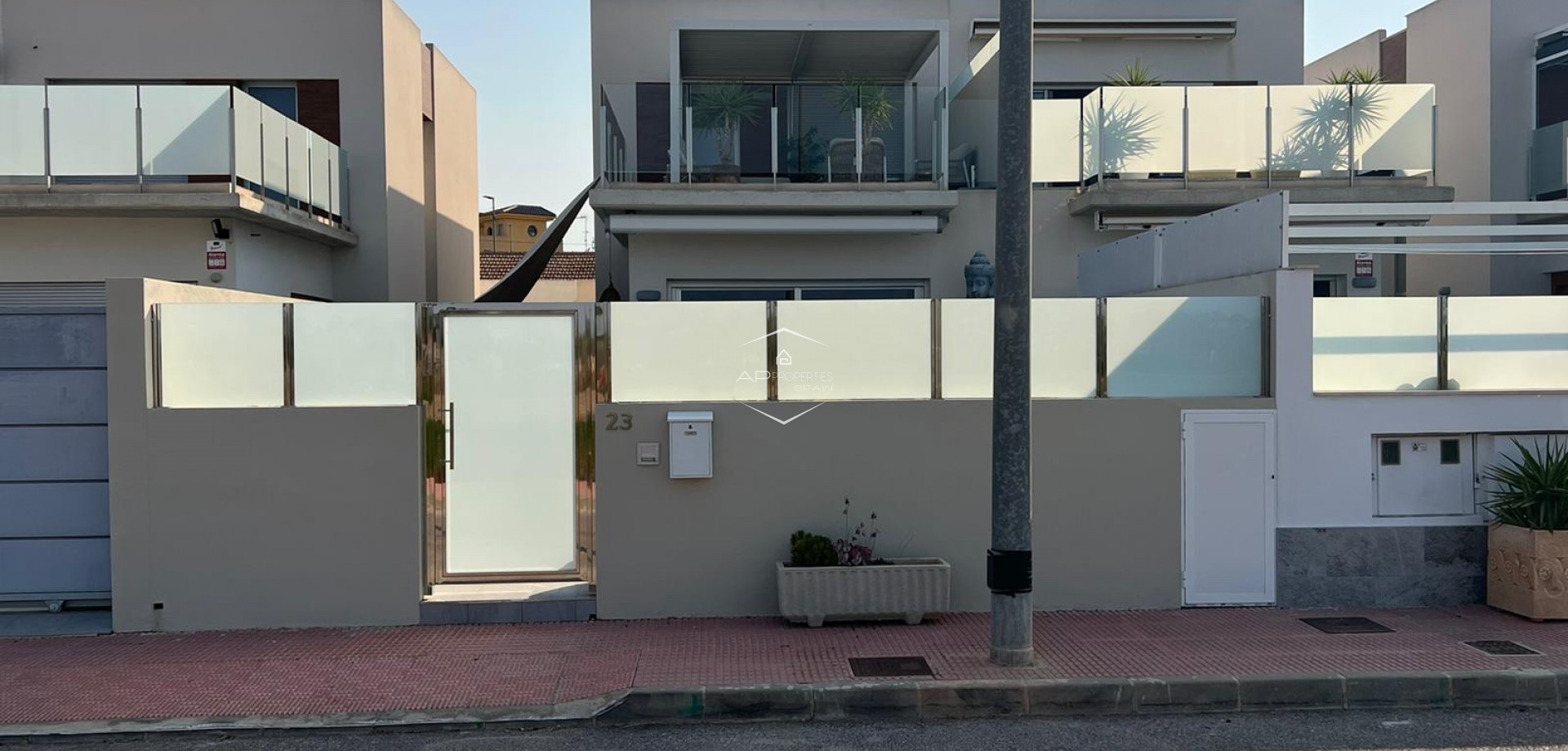 Reventa - Villa - Semi pareado -
Daya Nueva