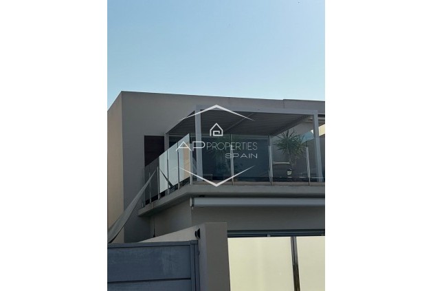 Reventa - Villa - Semi pareado -
Daya Nueva