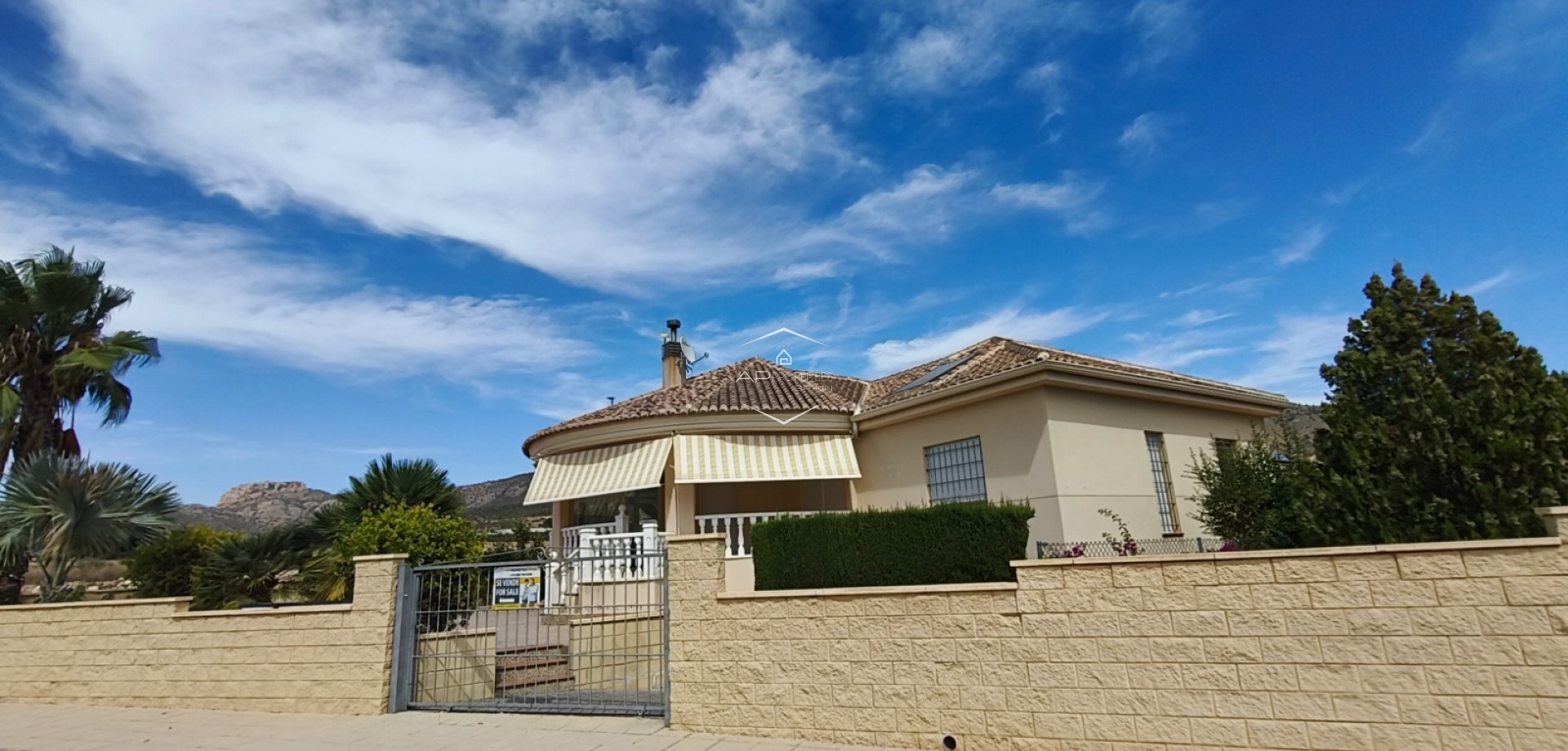 Reventa - Villa - Independiente -
La Romana