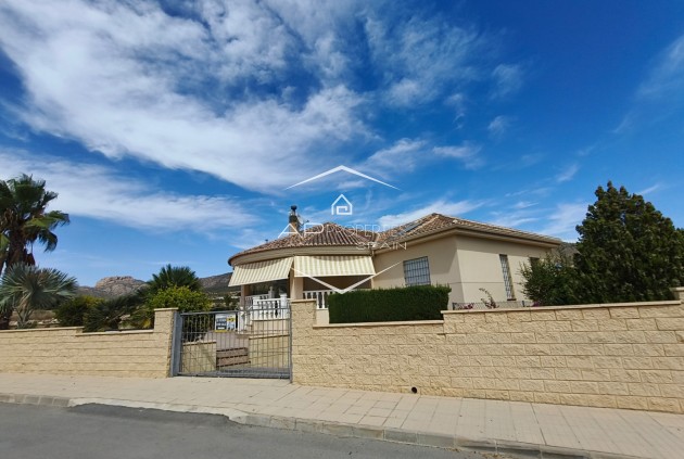 Reventa - Villa - Independiente -
La Romana