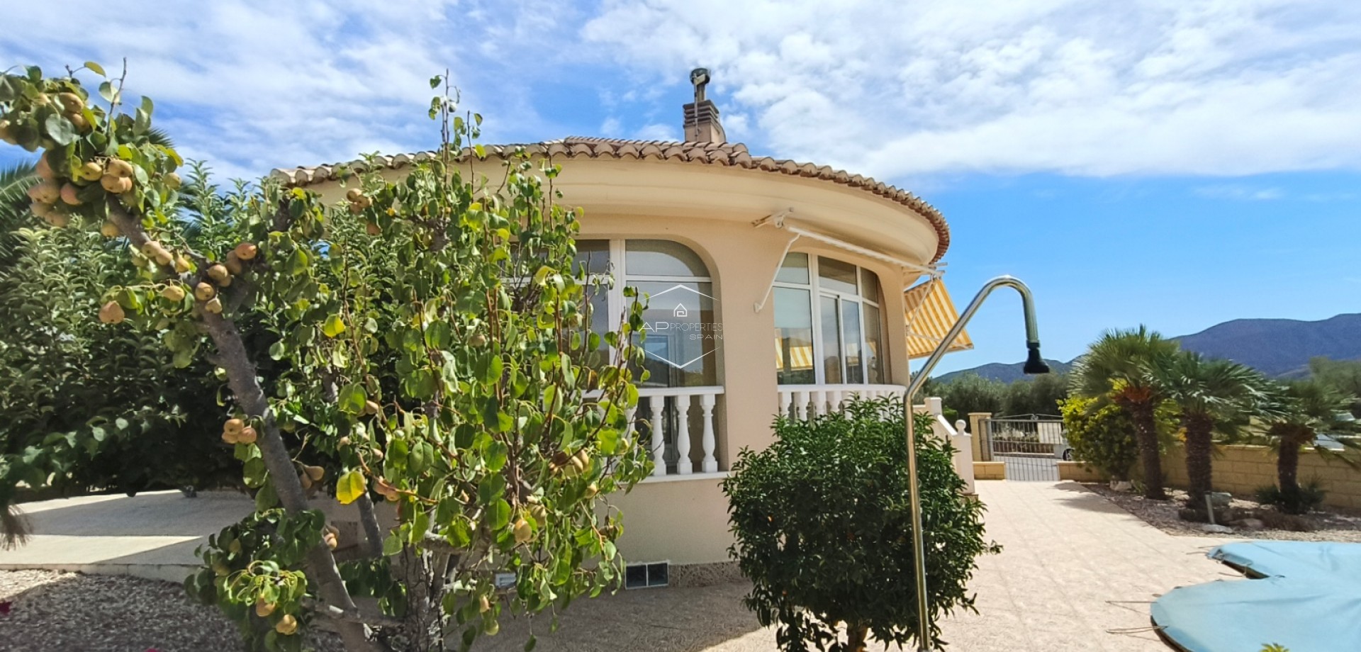 Reventa - Villa - Independiente -
La Romana