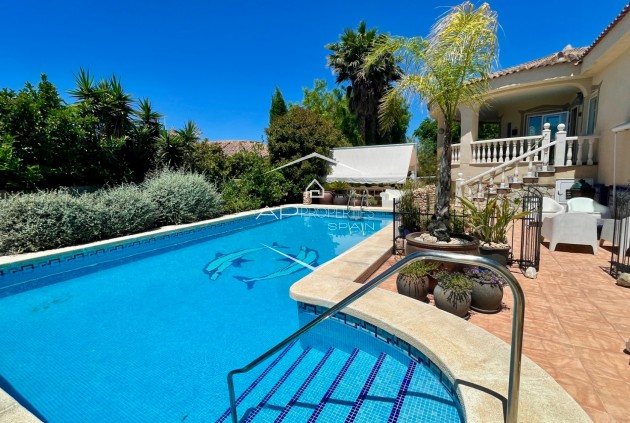 Odsprzedaż - Willa - Dom wolnostojący -
Hondón de las Nieves