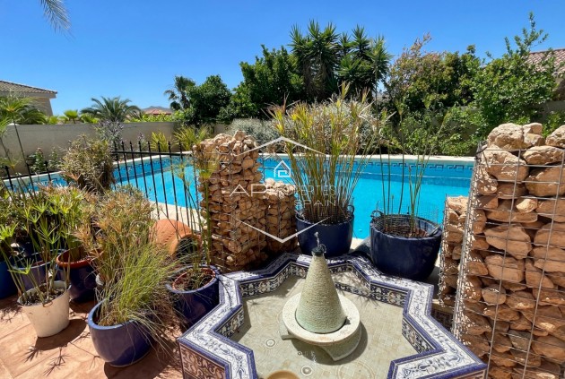 Odsprzedaż - Willa - Dom wolnostojący -
Hondón de las Nieves