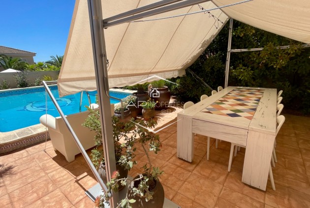 Odsprzedaż - Willa - Dom wolnostojący -
Hondón de las Nieves