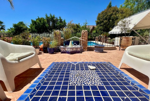 Odsprzedaż - Willa - Dom wolnostojący -
Hondón de las Nieves