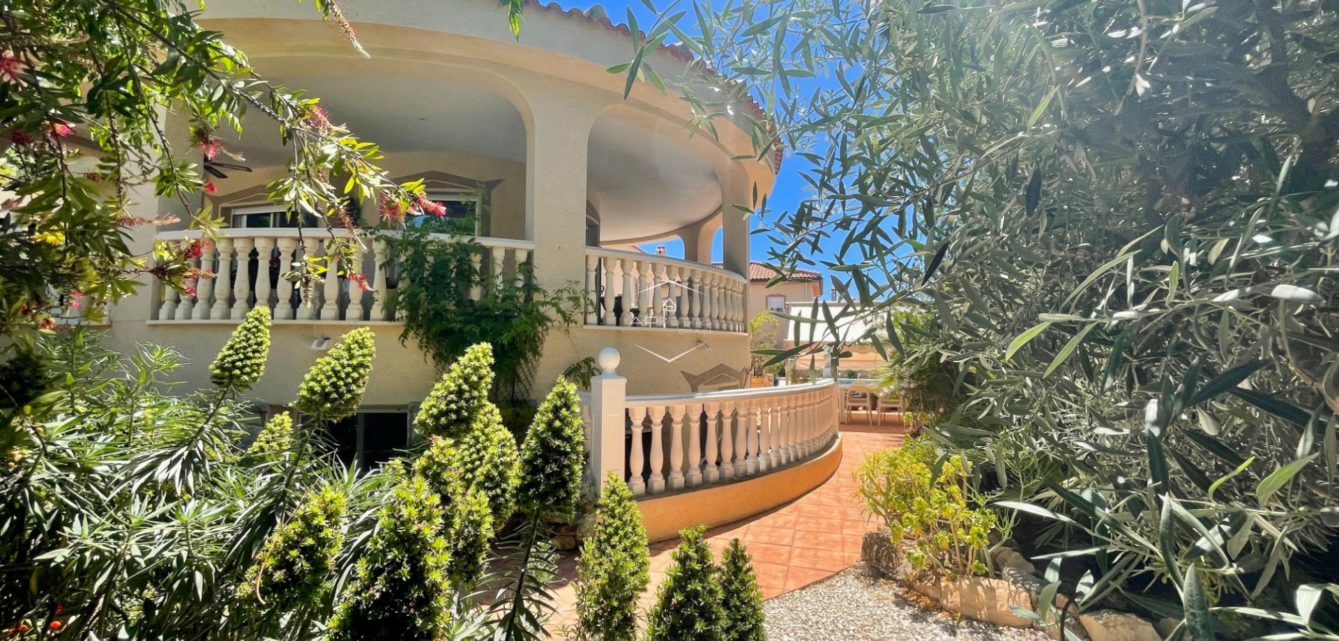 Odsprzedaż - Willa - Dom wolnostojący -
Hondón de las Nieves