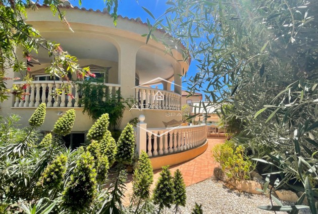 Odsprzedaż - Willa - Dom wolnostojący -
Hondón de las Nieves