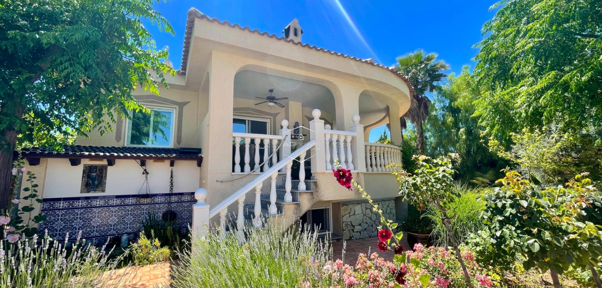 Odsprzedaż - Willa - Dom wolnostojący -
Hondón de las Nieves