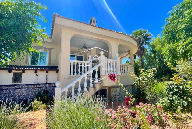 Odsprzedaż - Willa - Dom wolnostojący -
Hondón de las Nieves