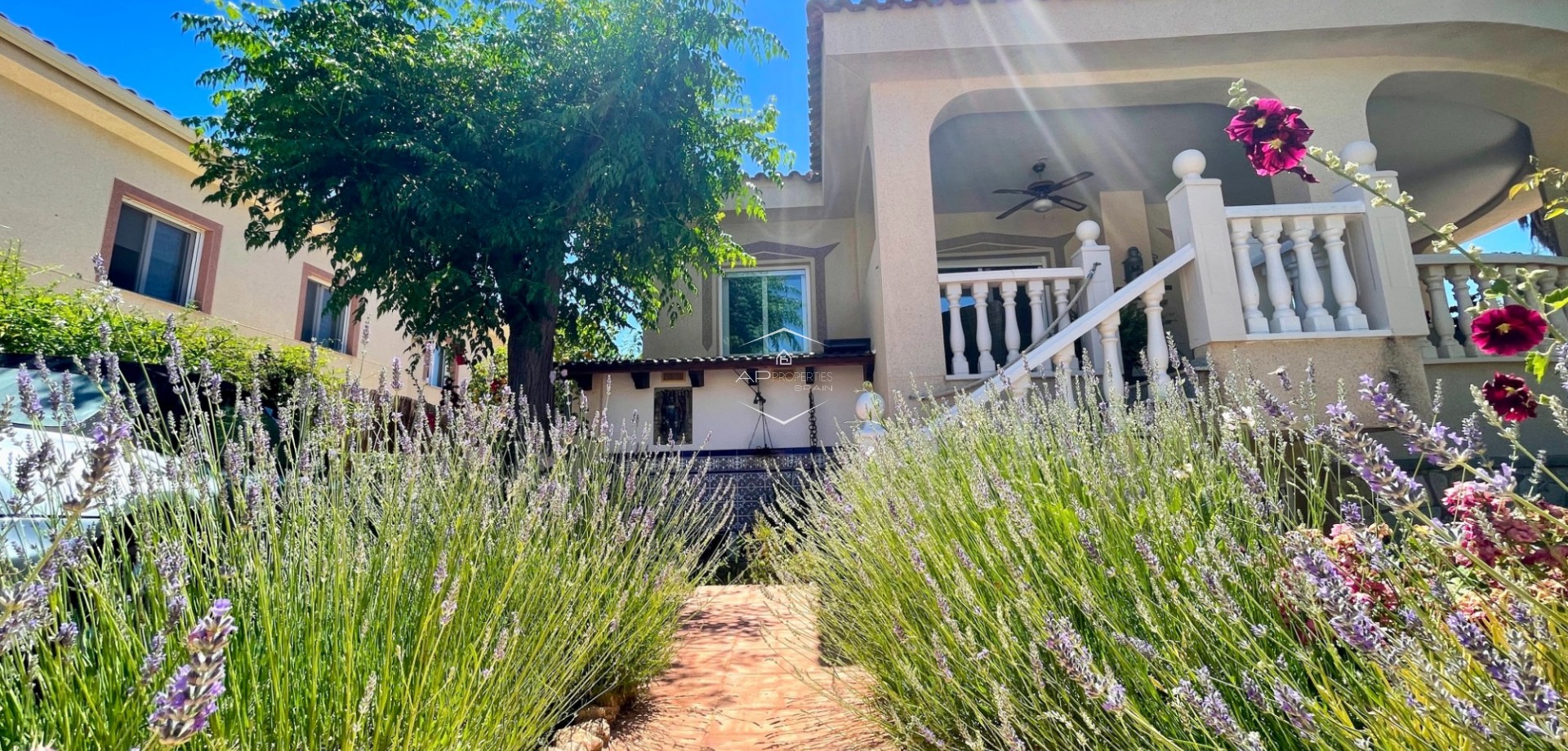 Odsprzedaż - Willa - Dom wolnostojący -
Hondón de las Nieves