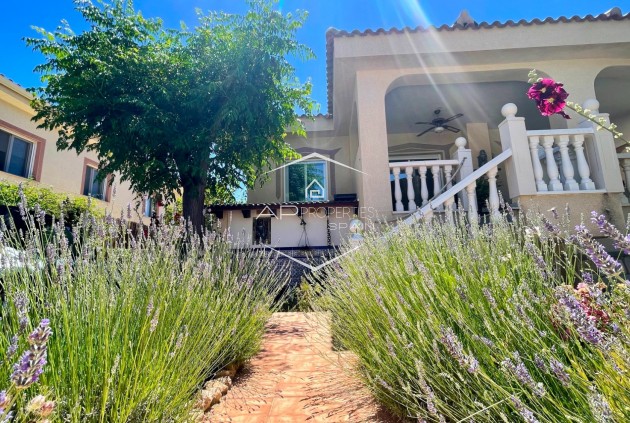 Odsprzedaż - Willa - Dom wolnostojący -
Hondón de las Nieves